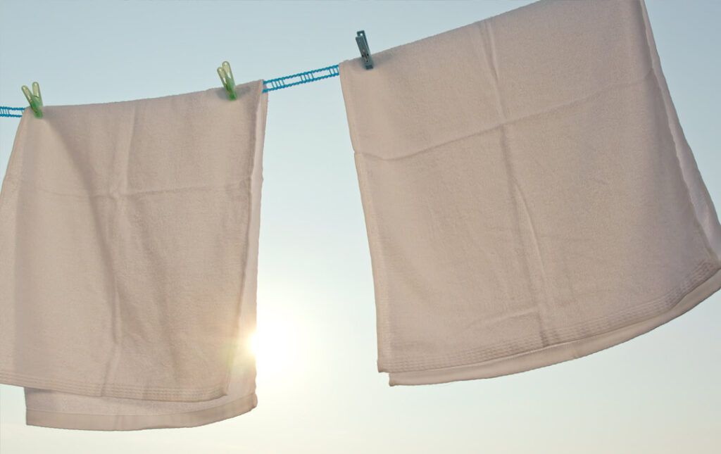 Jak prać ręczniki żeby były miękkie - suszenie na świeżym powietrzu