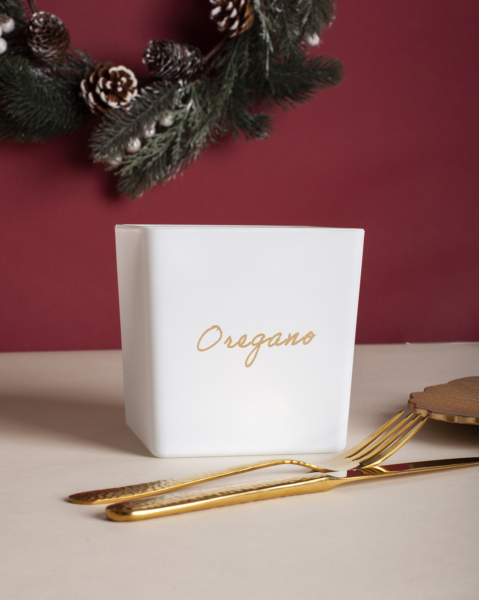 Biala-szklana-oslonka-Oregano-w-wersji-swiatecznej-1.jpg 785bc148e01c0c8716c47f0d14e9d00a