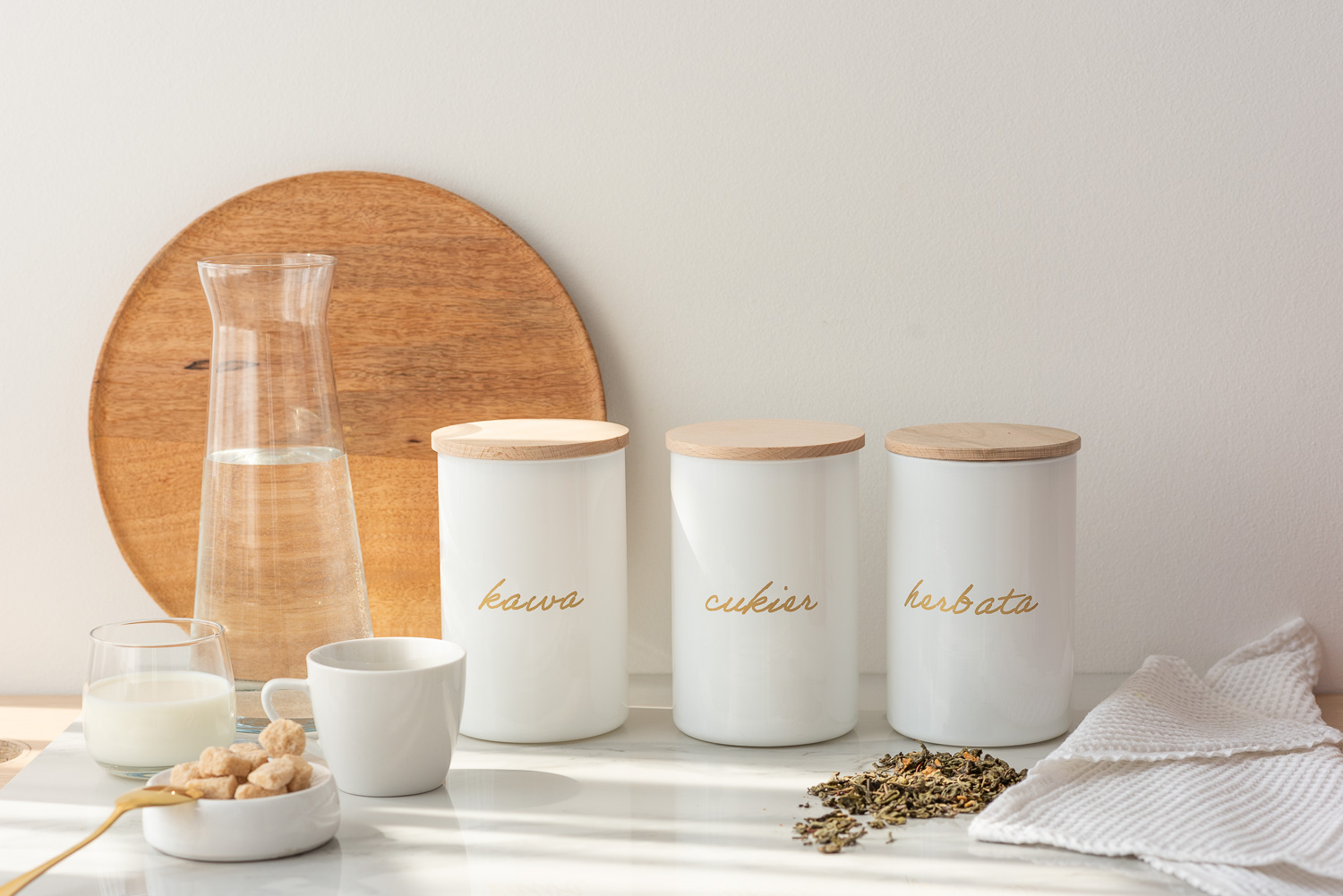 Biale-pojemniki-do-przechowywania-cukru-kawy-i-herbaty-1.jpg 381d50315e664948484e879295818cd7