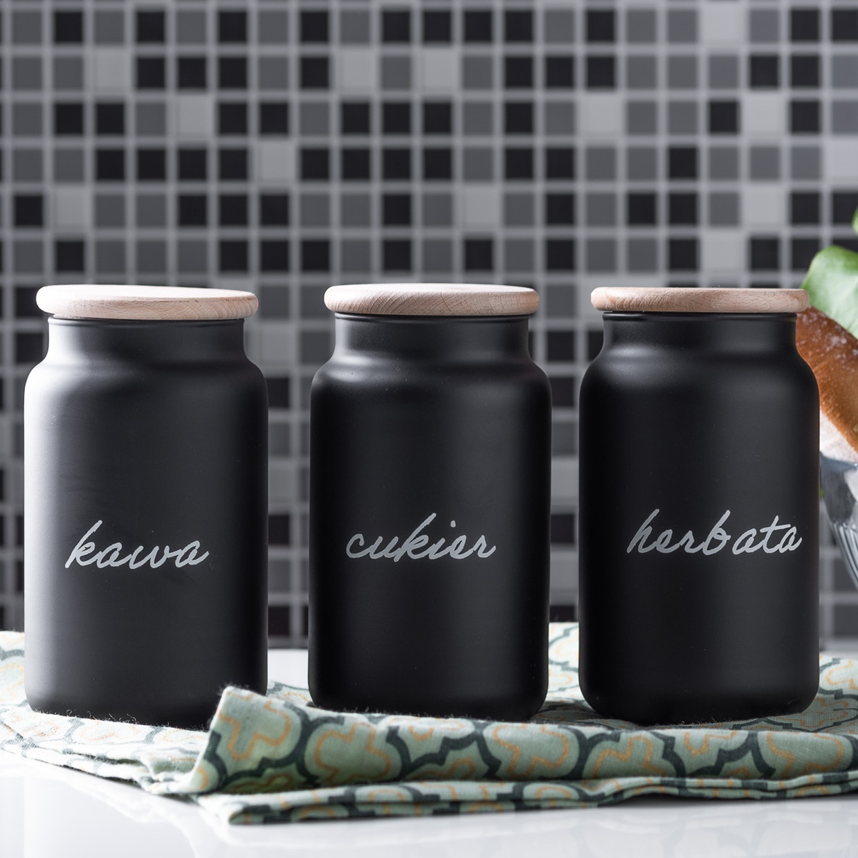 Czarne-pojemniki-zwezane-cukier-kawa-herbata.jpg fdd0a797e035a978dc9e2c944de10d48