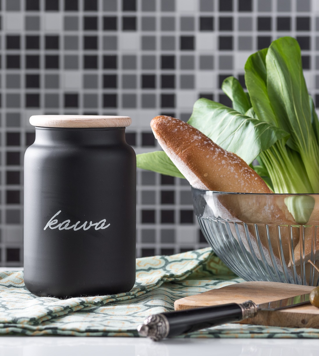 Czarny-pojemnik-dekoracyjny-na-kawe-1.jpg be8b5c8f1a3e85f30e21f910cefe3ab9