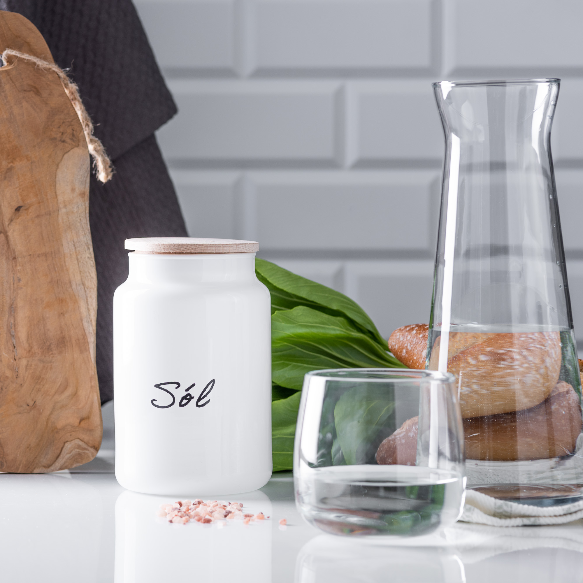 Pojemnik-bialy-na-sol-zwezona-szyjka.jpg c737c2ca92253841734e60e68c7c70ed