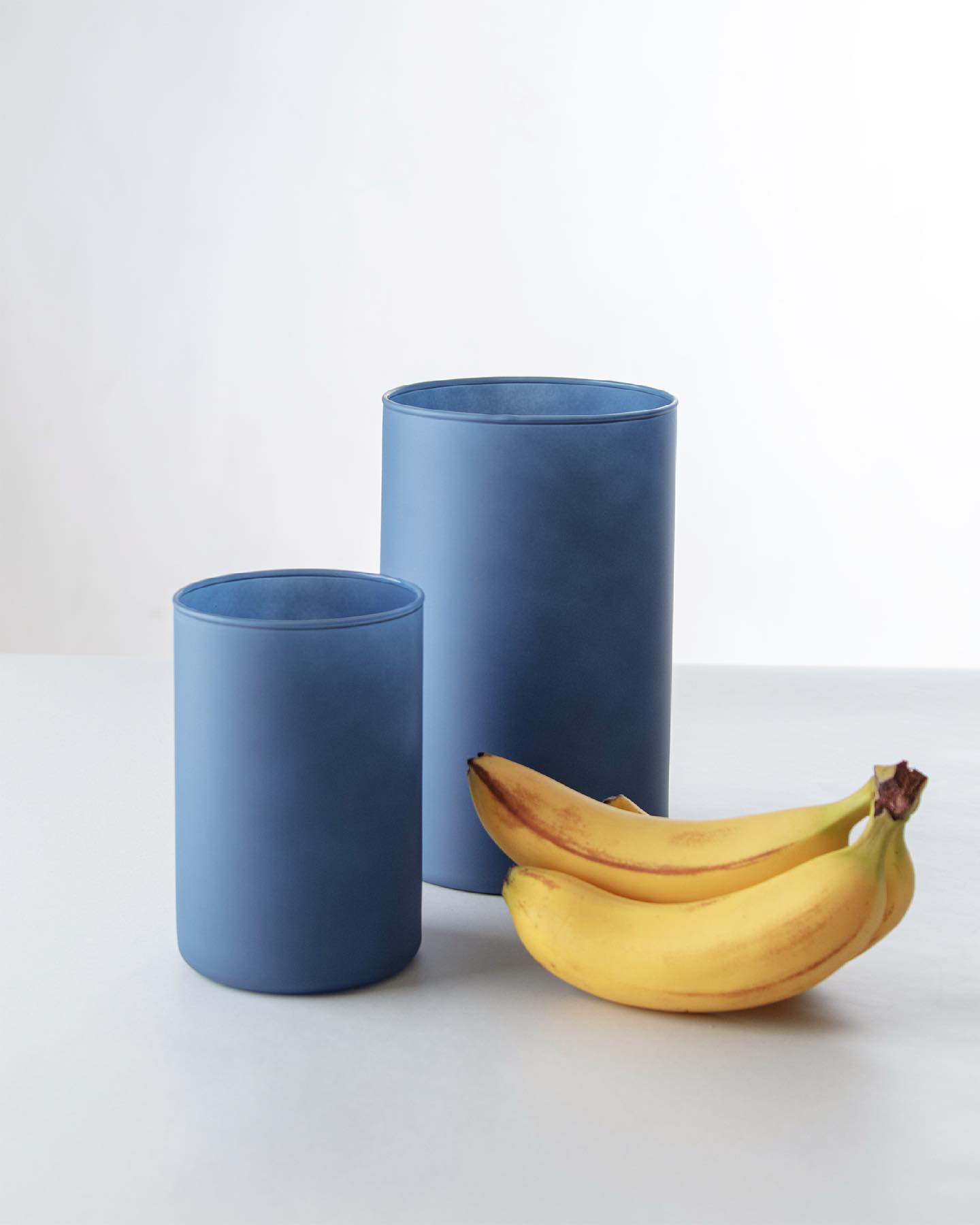 Pojemnik-granatowy-tuba-z-bananami.jpg a2c5576658cfb33487c3fd406db62dd0