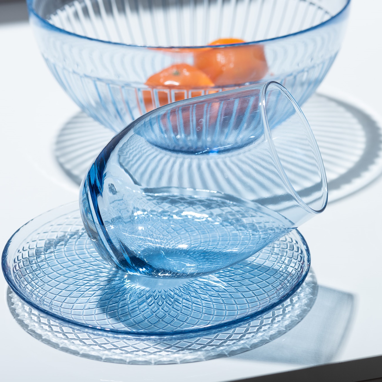 Szklanka-na-talerzyku-niebieskim-z-dekoracja-3.jpg 758f953517dcf2adce111399c71cf95b